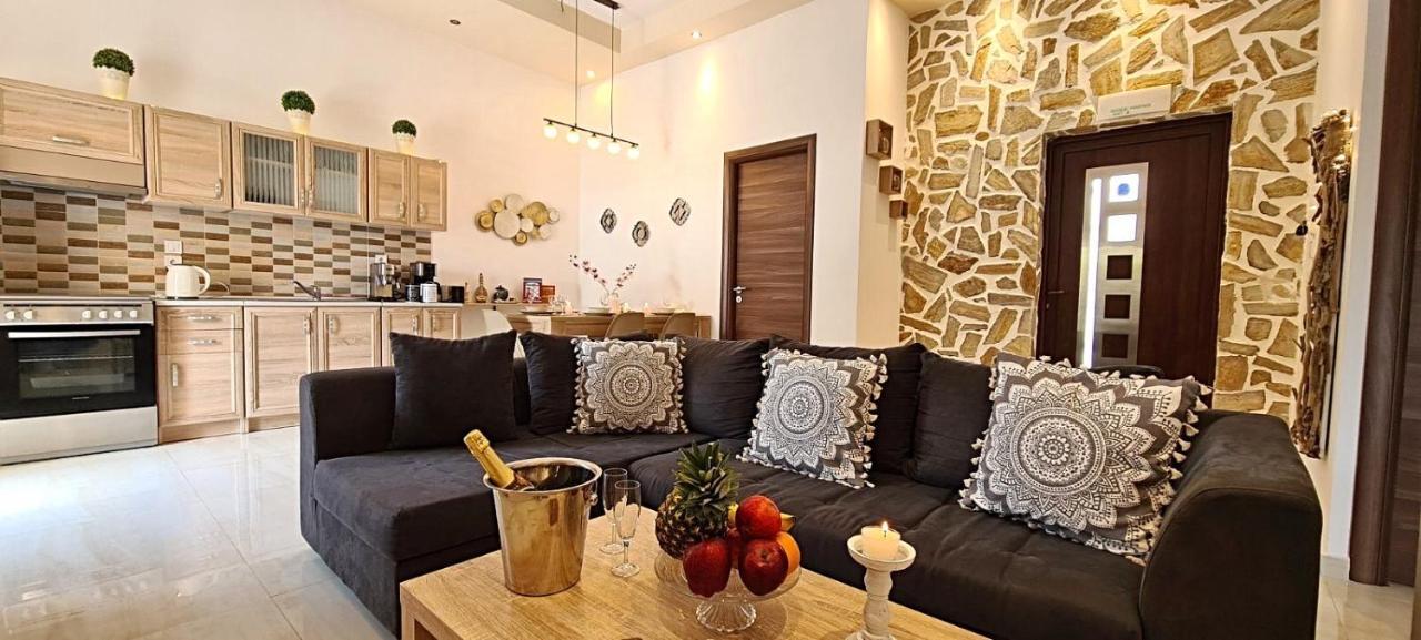 Nicole Luxury Villa *
